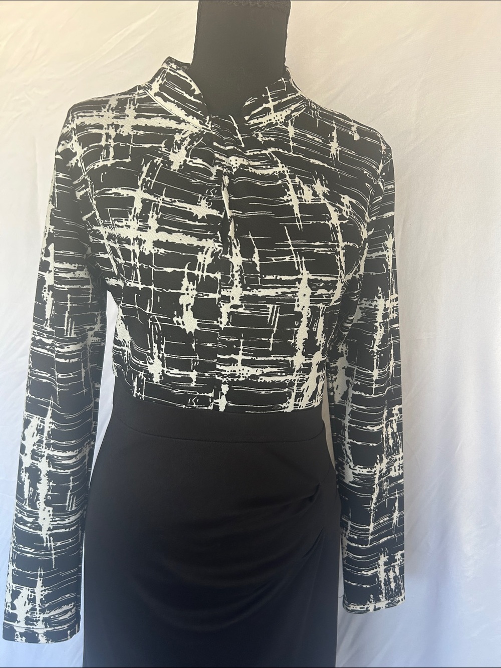 Black & White Long-Sleeve Tie-Neck Patterned Dress